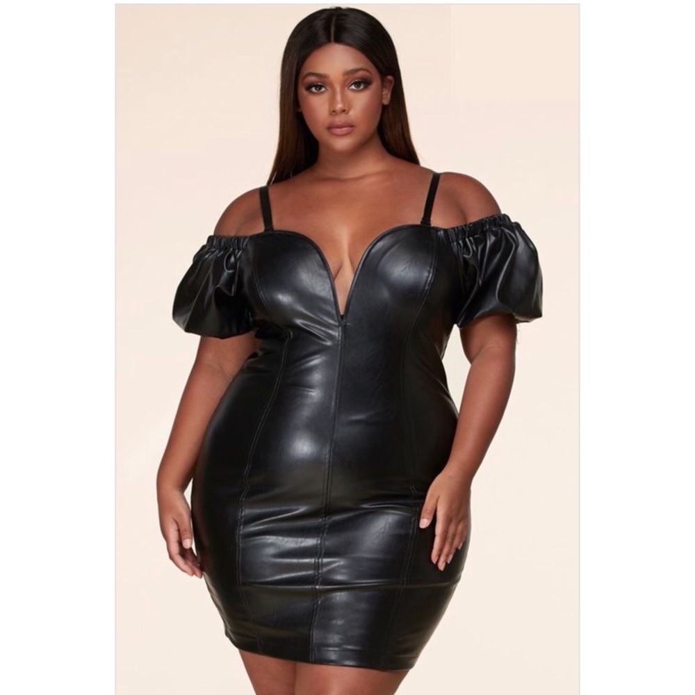 COPY - Plus size black halter dress